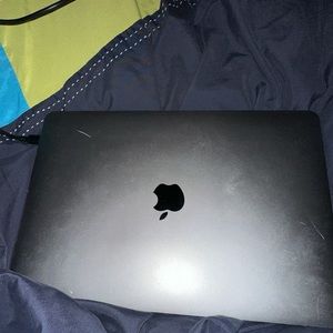 2020 MacBook Air (small scratches, and small screen discoloring